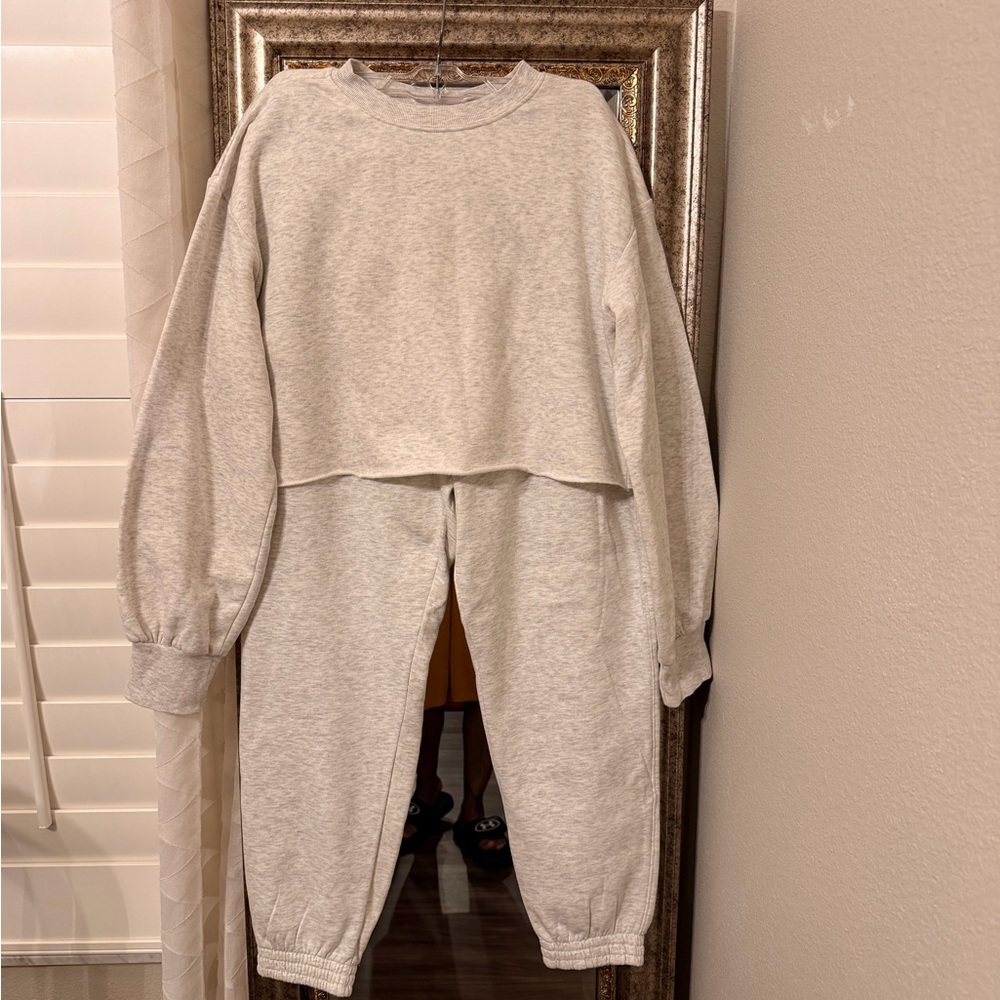 H&M Light Cream and Gray Sweatshirt